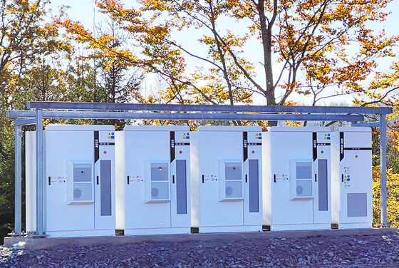 Sistema di accumulo di energia all'aperto a batteria all'interno di un unico sistema con protezione antincendio per uso commerciale
